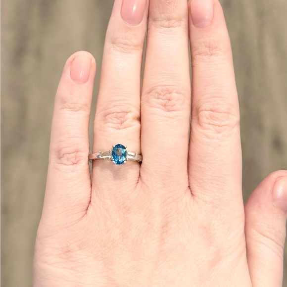10K Swiss Blue Topaz oval baguette dainty solid white gold vintage style ring - Picture 12 of 13